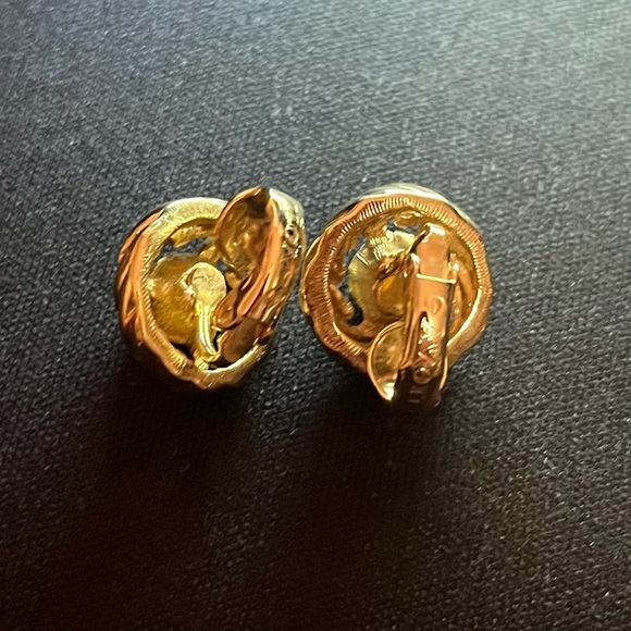 Vintage AVON 1970s Blue Gold
Swirl clip on earrings - Picture 6 of 7
